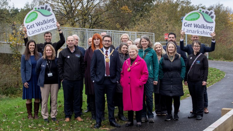 Get Walking Lanarkshire partnership members from South and North Lanarkshire Councils, NHS Lanarkshire and Paths for All at Strathclyde Country Park to celebrate the 10th anniversary 