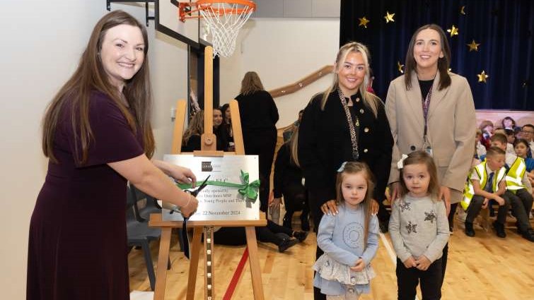 This image shows Children's Minister Natalie Don-Innes with two teachers and ELC pupils at the official opening of Jackton PS