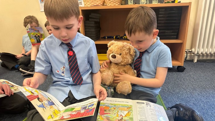 This image shows pupils from St John the Baptist Primary School having fun reading