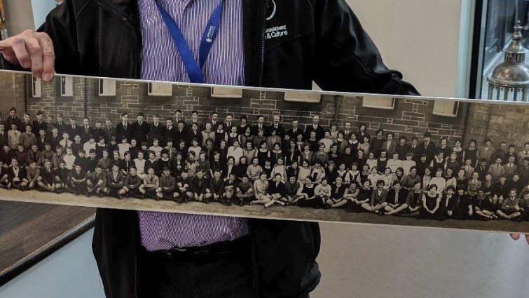 A photo from when Strathaven Academy first opened 100 years ago has been digitally enhanced.